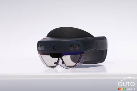 The Hololens 2 headgear